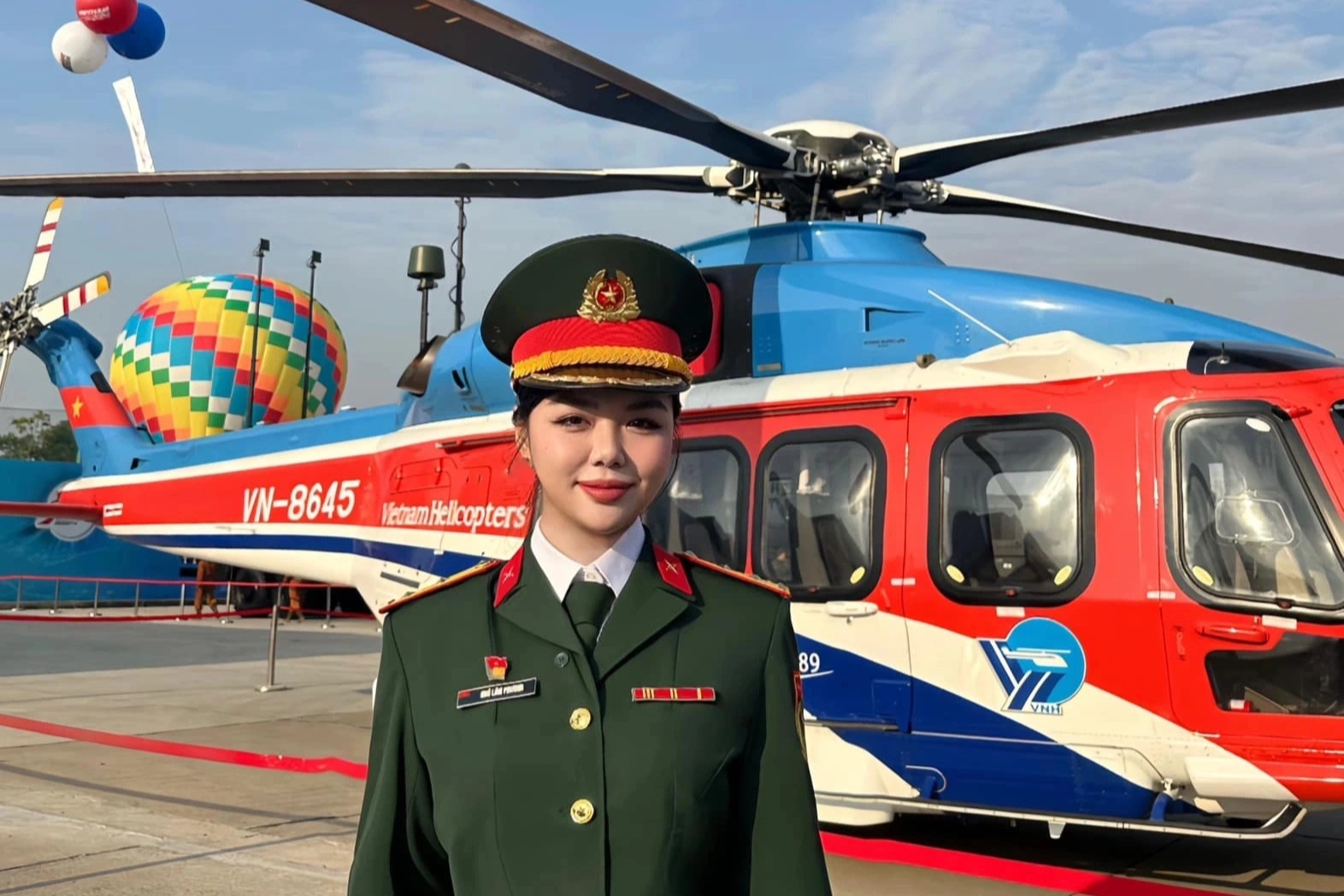 Những nhan sắc xinh đẹp gây sốt trong các buổi diễu binh, diễu hành ở TPHCM - 8 Những nhan sắc xinh đẹp gây sốt trong các buổi diễu binh, diễu hành ở TPHCM - 8