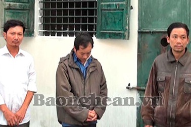 Trộm cắp cáp viễn thông, 3 cán bộ ngành đường sắt bị bắt giữ