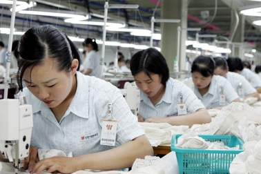 Triều Tiên trở thành “công xưởng” sản xuất hàng dệt may Trung Quốc