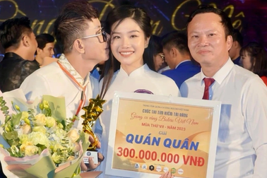 Quán quân "Giọng ca vàng bolero": Chật vật kiếm tiền, ở nhà thuê, đi xe ôm