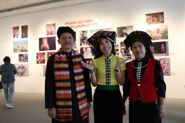 Đầy màu sắc của đồng bào cả nước ở triển lãm  "Dám sống cuộc đời rực rỡ"