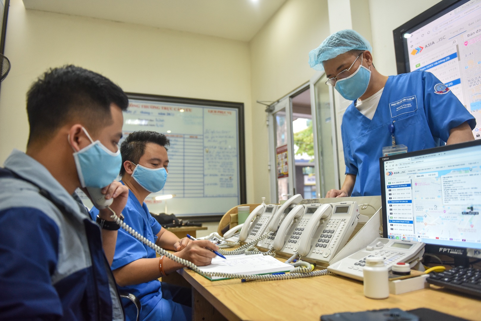 Chuyện chưa kể trên chuyến xe không được bật điều hòa đi bắt Covid - 18 Chuyện chưa kể trên chuyến xe không được bật điều hòa đi bắt Covid - 18