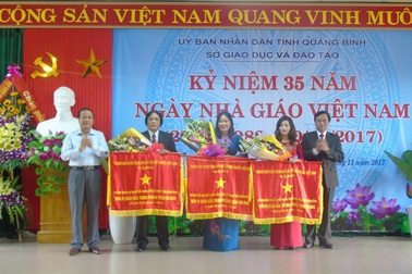 Thủ tướng tặng Cờ thi đua, Bằng khen cho các tập thể và cá nhân ngành giáo dục Quảng Bình