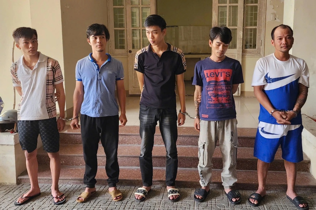 Nổ súng dằn mặt đối thủ, 3 anh em ruột bị khởi tố - 1 Nổ súng dằn mặt đối thủ, 3 anh em ruột bị khởi tố - 1