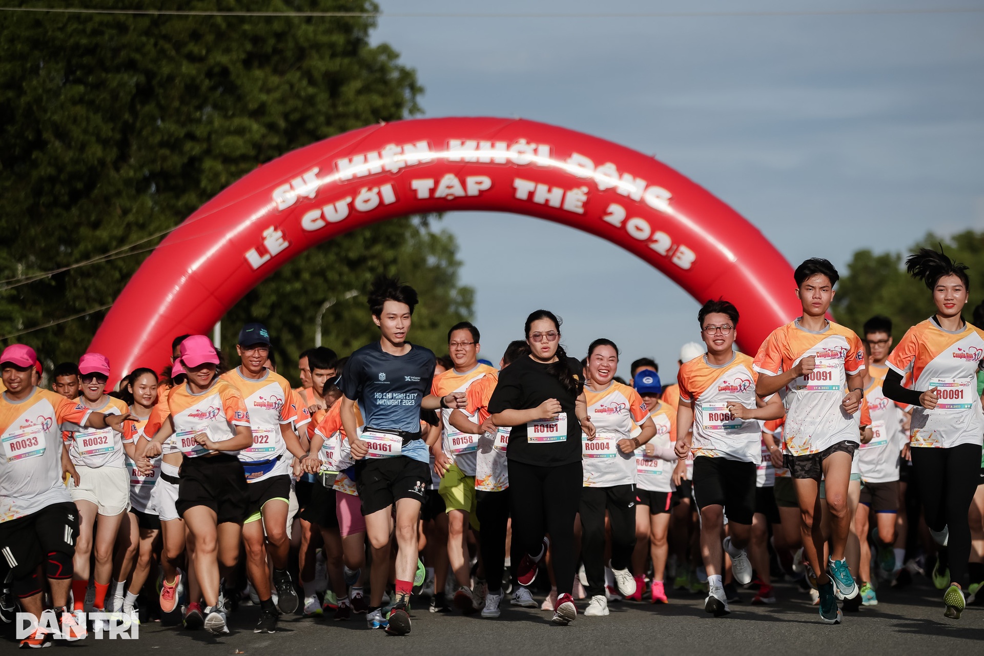 Hơn 1.000 cặp đôi chạy bộ gây quỹ làm lễ cưới cho người khó khăn ở TPHCM - 1 Hơn 1.000 cặp đôi chạy bộ gây quỹ làm lễ cưới cho người khó khăn ở TPHCM - 1