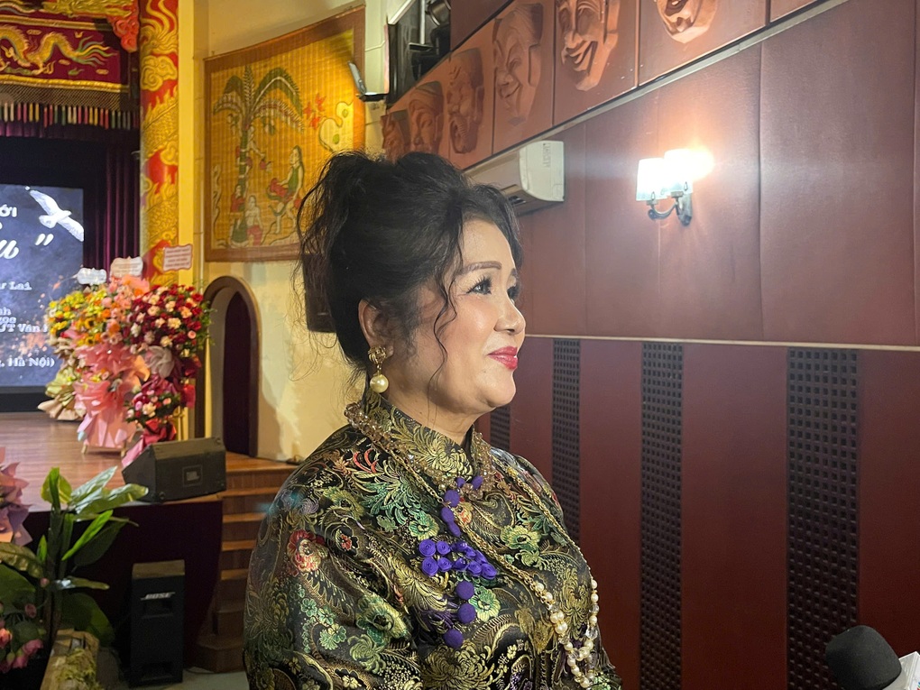NSND Lệ Ngọc đưa tranh Đông Hồ, nghệ thuật chèo vào vở diễn Chim hải âu - 2