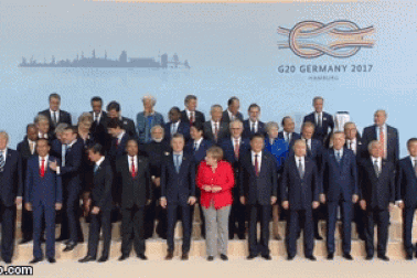 Tổng thống Pháp loay hoay vì đứng nhầm chỗ khi chụp ảnh tại G-20