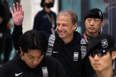 Cổ động viên Hàn Quốc kiến nghị đòi sa thải HLV Jurgen Klinsmann