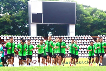 Cầu thủ đội bóng đá Cần Thơ bắt đầu được trả nợ