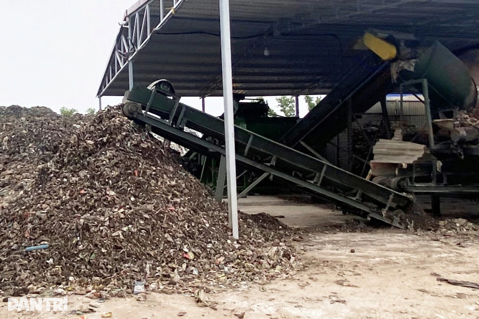 Kỳ 1: Bãi rác lộ thiên đe dọa vùng nuôi rươi ở Hải Phòng - 5 Kỳ 1: Bãi rác lộ thiên đe dọa vùng nuôi rươi ở Hải Phòng - 5
