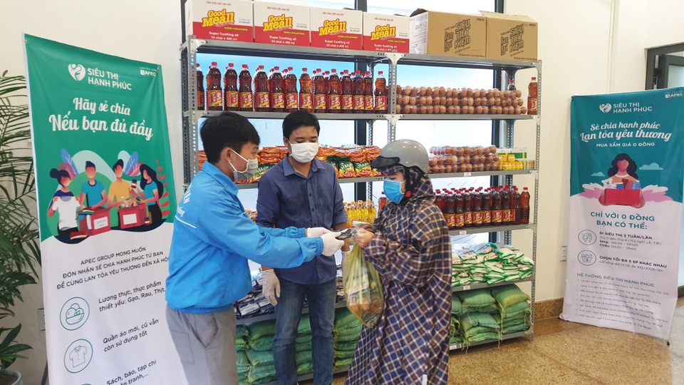 “Siêu thị 0 đồng” - Siêu thị hạnh phúc của người nghèo! - 2 “Siêu thị 0 đồng” - Siêu thị hạnh phúc của người nghèo! - 2