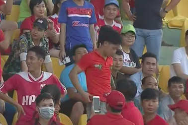 CĐV Hải Phòng vẫn vào sân, trận Cần Thơ - Hải Phòng bị muộn nửa giờ