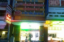 Hà Nội: Sợ bị phạt, nhiều người bỏ ngủ trưa tìm chỗ đổi USD