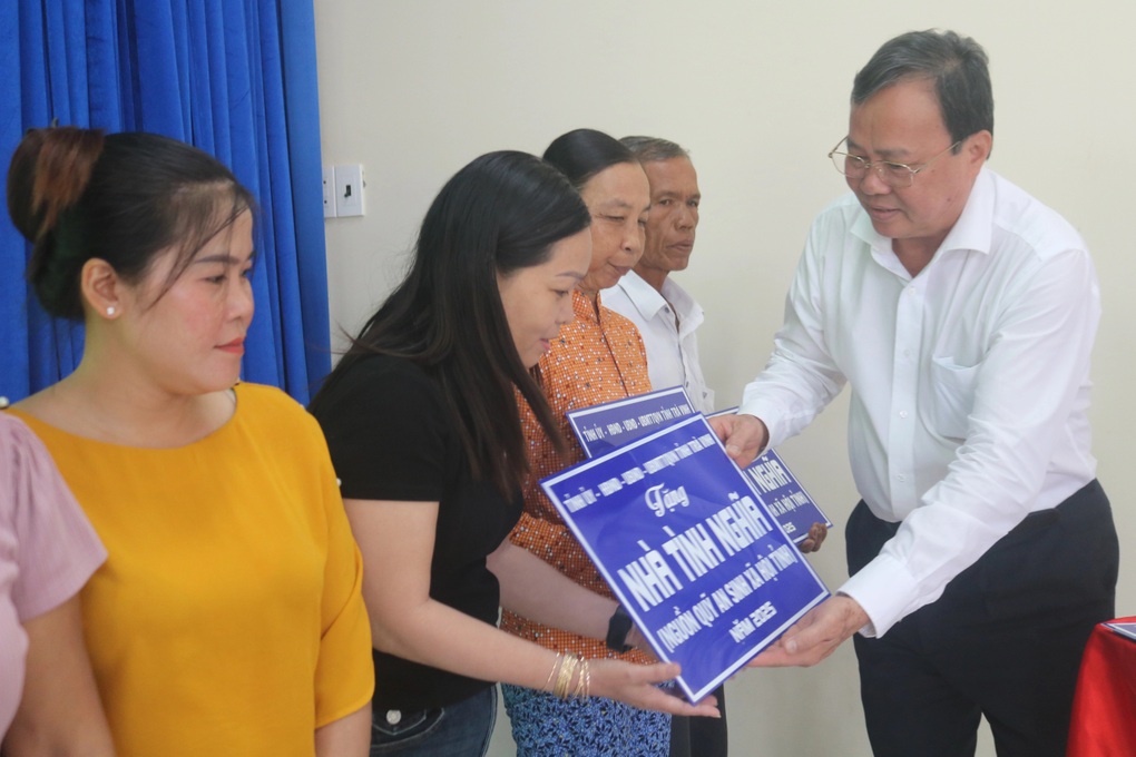 Trà Vinh hoàn thành chương trình xóa nhà tạm, nhà dột nát - 1 Trà Vinh hoàn thành chương trình xóa nhà tạm, nhà dột nát - 1
