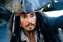 "Cướp biển" Johnny Depp gây sốc khi tiết lộ về đôi mắt gần như mù