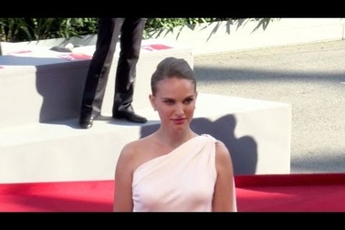 Natalie Portman quyến rũ trên thảm đỏ