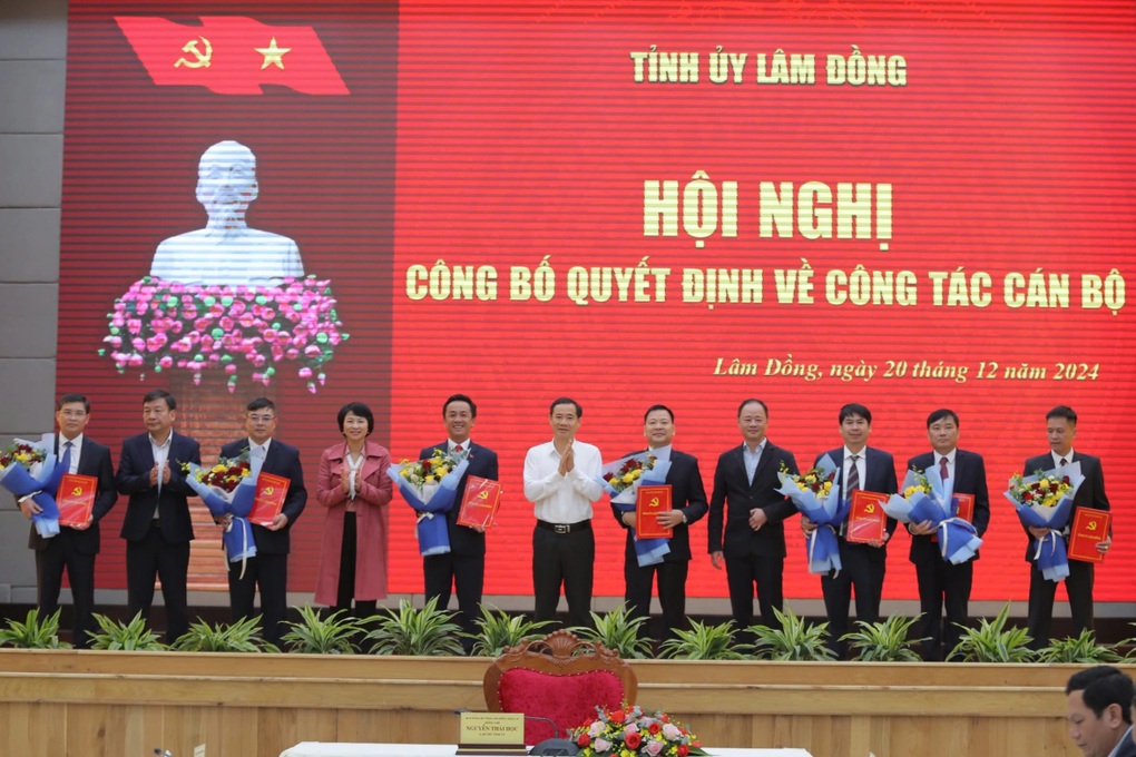 Sau sáp nhập, 3 chủ tịch huyện được bổ nhiệm giữ chức lãnh đạo các sở - 1 Sau sáp nhập, 3 chủ tịch huyện được bổ nhiệm giữ chức lãnh đạo các sở - 1