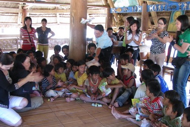 Trao tặng 130 suất quà nhân ái tới đồng bào dân tộc Cơ Tu, Quảng Nam