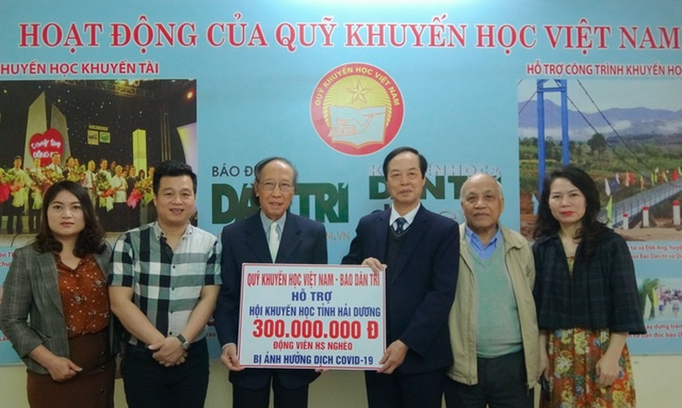 Tặng 1 tỉ đồng giúp đỡ học sinh vùng nóng bởi đại dịch Covid-19 - 5 Tặng 1 tỉ đồng giúp đỡ học sinh vùng nóng bởi đại dịch Covid-19 - 5