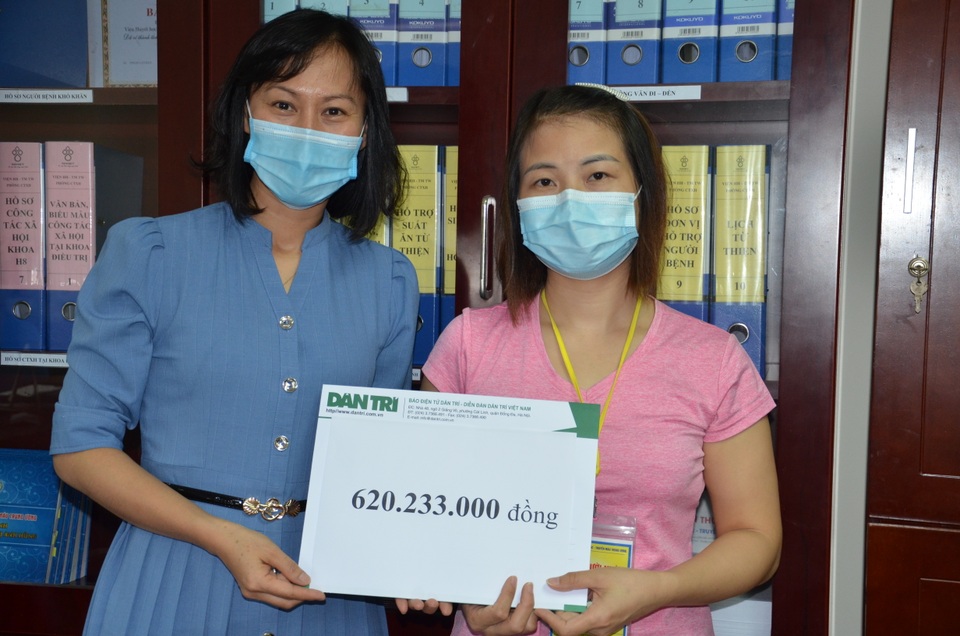 Bạn đọc ủng hộ bé gái 4 tuổi 620 triệu đồng để ghép tế bào gốc - 1 Bạn đọc ủng hộ bé gái 4 tuổi 620 triệu đồng để ghép tế bào gốc - 1