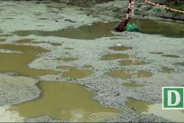 Sát Tết, người dân Huế ngán ngẩm nhìn những con đường "nát bét"