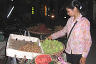 Những gánh buồn trên xe hàng rong 