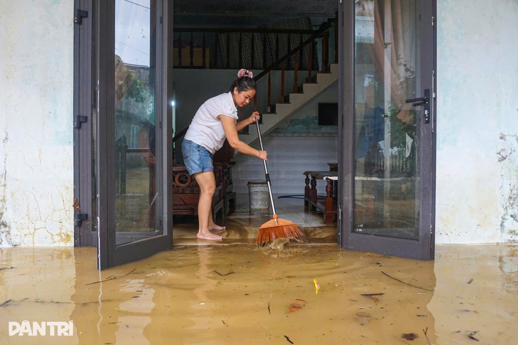Người dân chới với vì lũ bất thường - 1 Người dân chới với vì lũ bất thường - 1
