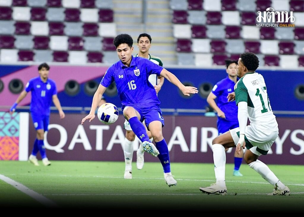 Thua thảm U23 Saudi Arabia, U23 Thái Lan rơi xuống mặt đất - 1