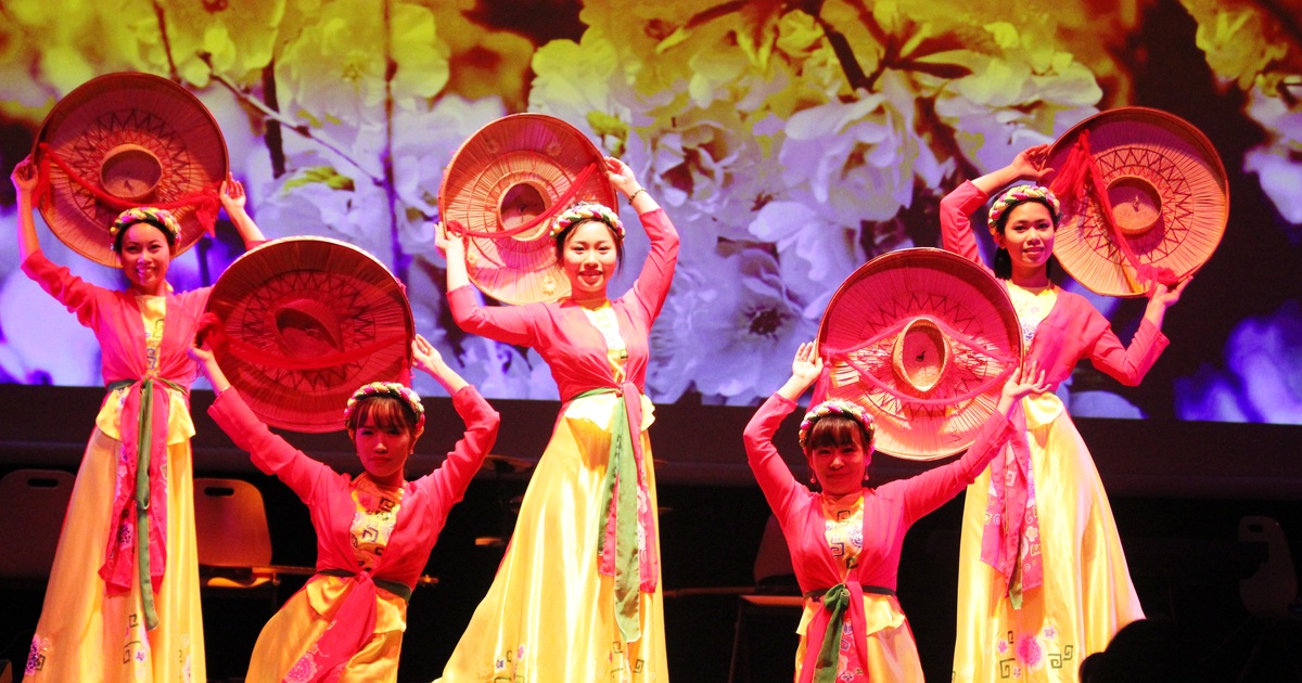Những nét đẹp văn hóa Việt tỏa sáng trên đất Pháp