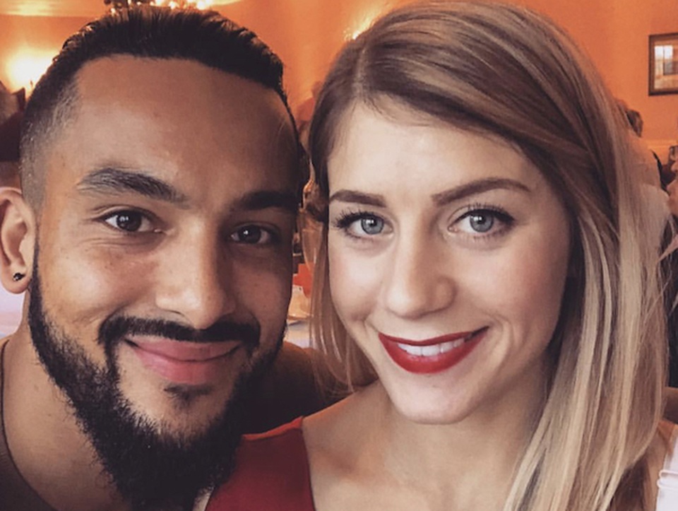 Ngắm những “nửa kia” nóng bỏng của các cầu thủ Everton - 4