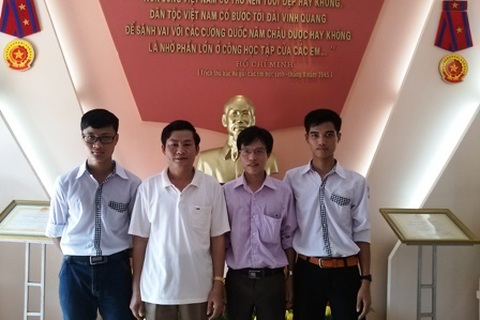 Hai 2 thủ khoa xứ Thanh học chung một lớp