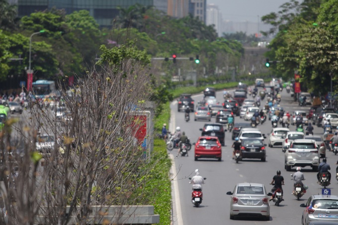 Nắng nóng làm cho cuộc mưu sinh của người lao động nhọc nhằn  - Ảnh 10.