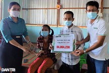 Bạn đọc giúp bé gái mắc bệnh, mồ côi mẹ, cha câm điếc hơn 100 triệu đồng