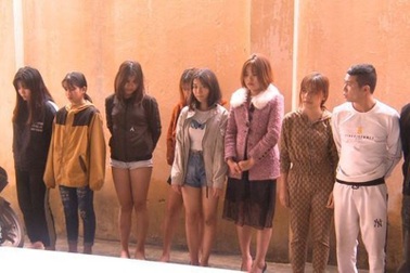 Gần 20 thanh niên tổ chức sử dụng ma túy tại quán karaoke