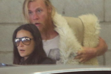 “Demi Moore là một phụ nữ tuyệt vời”