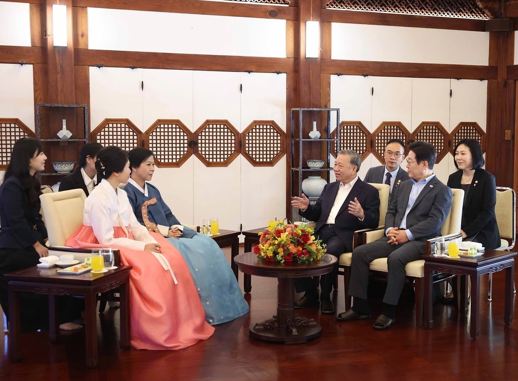 Tổng Bí thư Tô Lâm và Phu nhân thưởng thức nghệ thuật tại Nhà Xanh - 7 Tổng Bí thư Tô Lâm và Phu nhân thưởng thức nghệ thuật tại Nhà Xanh - 7