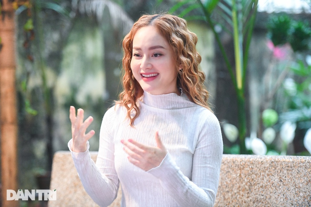 Những lần lên đồng của Lan Phương trên màn ảnh Việt - 1 Những lần lên đồng của Lan Phương trên màn ảnh Việt - 1