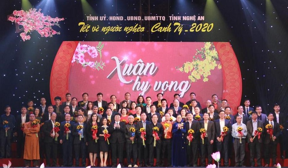Nghệ An kêu gọi được gần 75 tỷ đồng cho người nghèo đón Tết - 3 Nghệ An kêu gọi được gần 75 tỷ đồng cho người nghèo đón Tết - 3