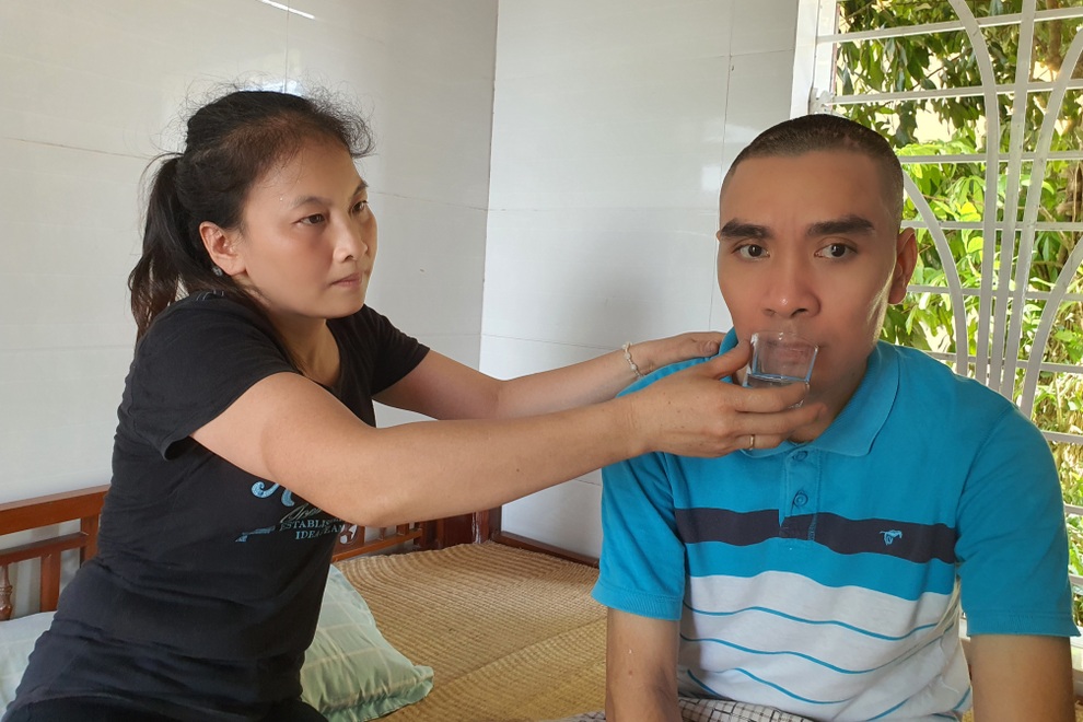 Người phụ nữ bất hạnh mưu sinh bên thùng rác, ngặt nghèo giấc mơ cứu chồng - 3 Người phụ nữ bất hạnh mưu sinh bên thùng rác, ngặt nghèo giấc mơ cứu chồng - 3