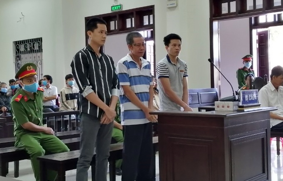 Giọt nước mắt của người cha tội lỗi đẩy 2 con vào tù - 1 Giọt nước mắt của người cha tội lỗi đẩy 2 con vào tù - 1