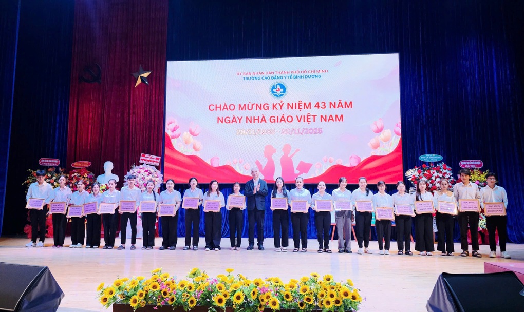 Rohto-Mentholatum (Việt Nam) trao học bổng tiếp sức thế hệ dược sĩ tương lai - 2