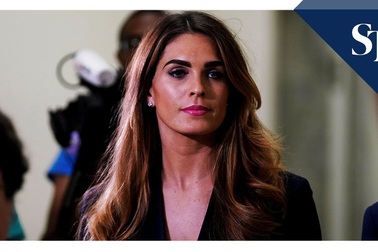 Cố vấn xinh đẹp được ông Trump coi như con gái "tái xuất" Nhà Trắng