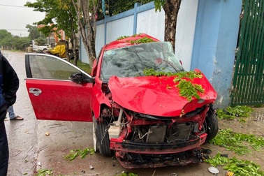 Không bằng lái vẫn mượn xe đi rồi tự gây tai nạn