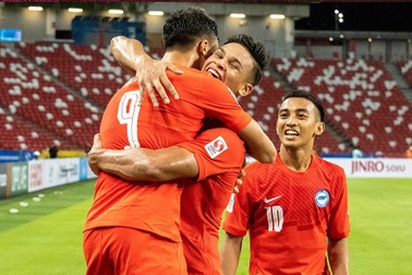 Thắng đậm Myanmar, Singapore vươn lên dẫn đầu bảng A AFF Cup 2020