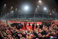 Người Triều Tiên cờ hoa rực rỡ đón ông Kim Jong-un sau chuyến thăm Việt Nam