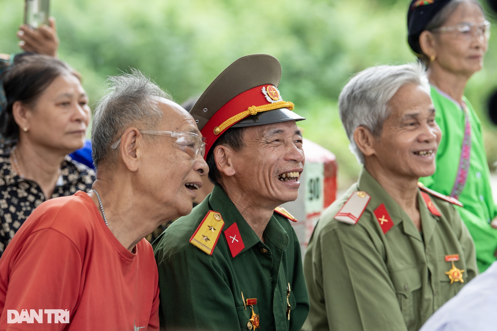 Niềm vui vỡ òa ngày khánh thành cây cầu mơ ước và 13 ngôi nhà Nhân ái - 7 Niềm vui vỡ òa ngày khánh thành cây cầu mơ ước và 13 ngôi nhà Nhân ái - 7