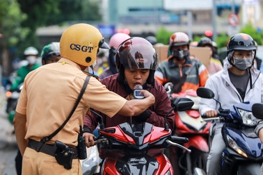 Kiểm tra nồng độ cồn đột xuất ở TPHCM, tỷ lệ vi phạm tăng 94%