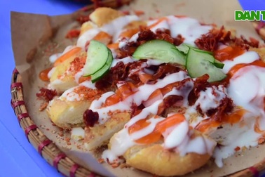 Bí ẩn món bánh mì nướng muối ớt giúp chủ quán bán 500 chiếc/ mỗi ngày