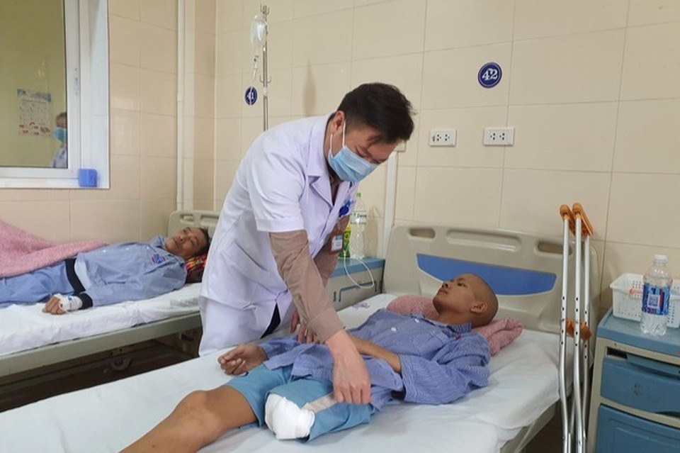 Chàng trai bị ung thư cướp đi một chân tiếp tục được bạn đọc giúp đỡ - 3 Chàng trai bị ung thư cướp đi một chân tiếp tục được bạn đọc giúp đỡ - 3