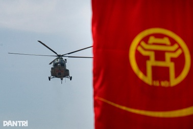 Trực thăng, tiêm kích SU-30 bay khảo sát nhiệm vụ trên Quảng trường Ba Đình